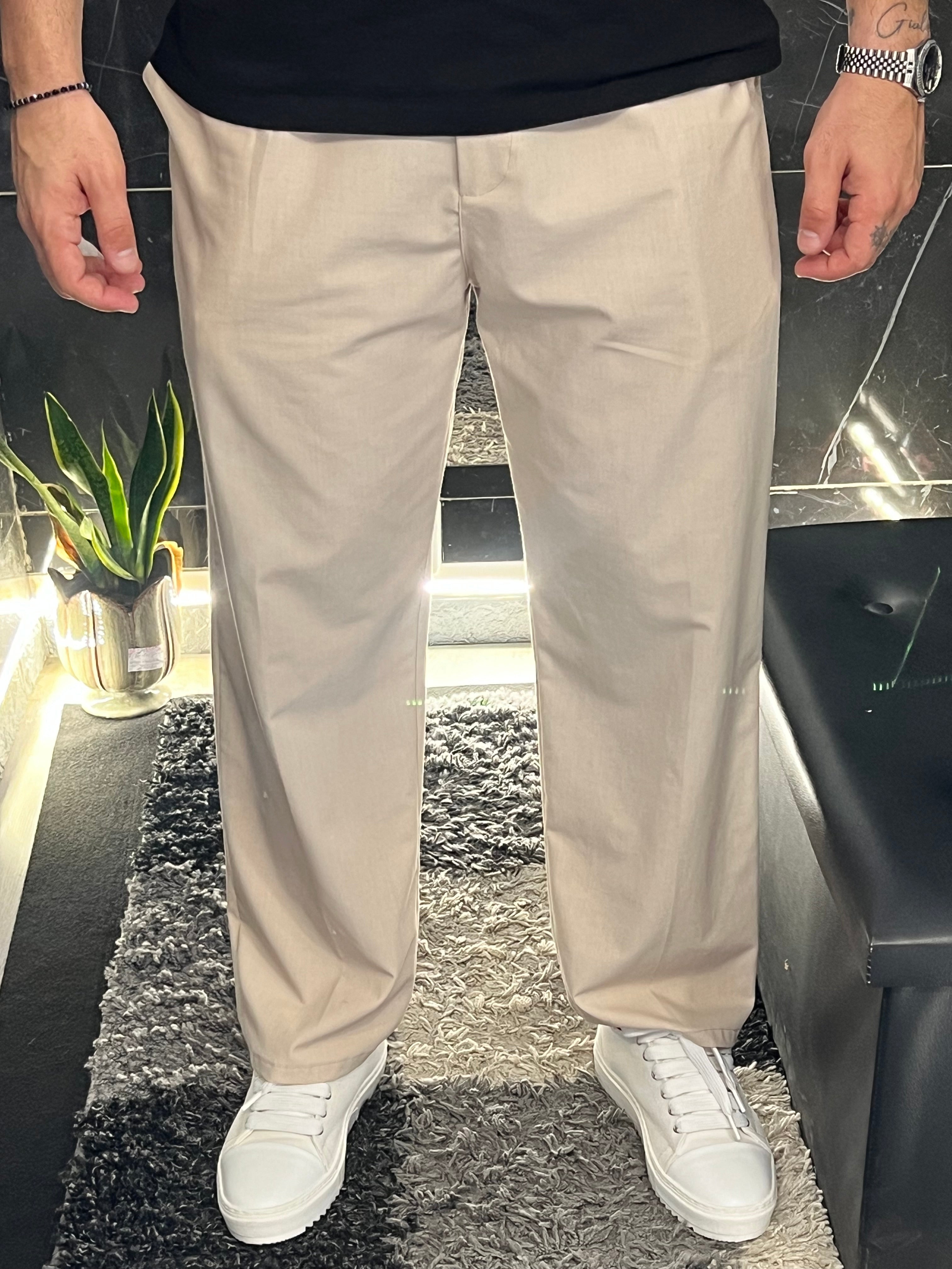 Pantaloni Beige                        •chiusura con bottone•